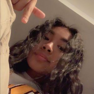 Meet your Posher, Thieza